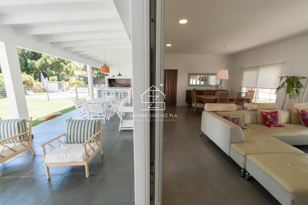 Moderna Casa con piscina climatizada. Barrio Marly. Proxima