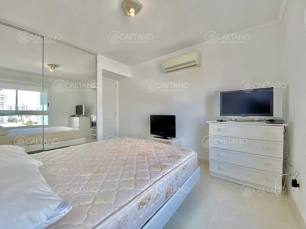 Apartamento en alquiler anual y temporal de tres dormitorio