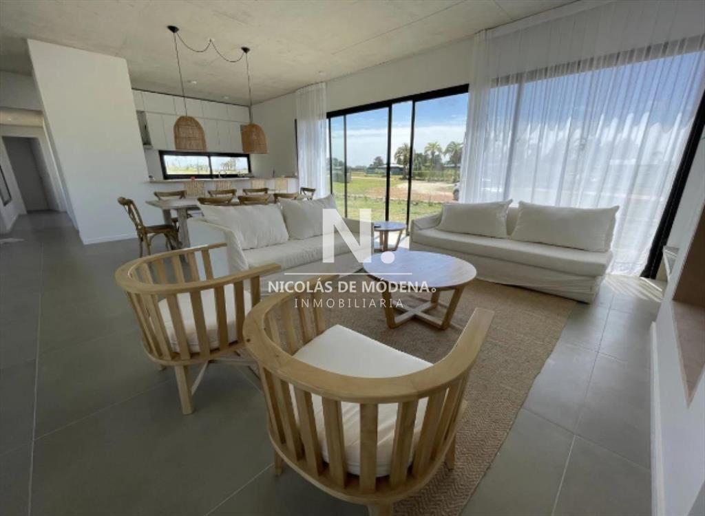 Vende casa en Pueblo mio, Manantiales de 4 dormitorios.