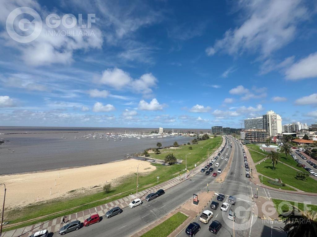 Venta de apartamento de 3 dormitorios en suite y servicio c