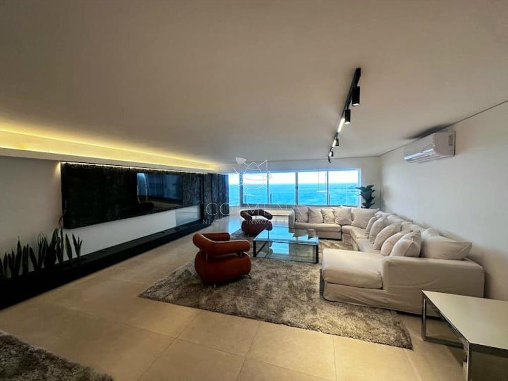 Amplio apartamento en Primera línea de playa del