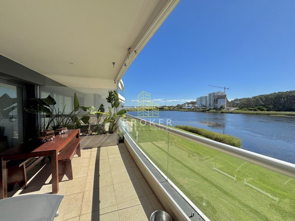 Venta apartamento 2 dormitorios punta del este parrillero e