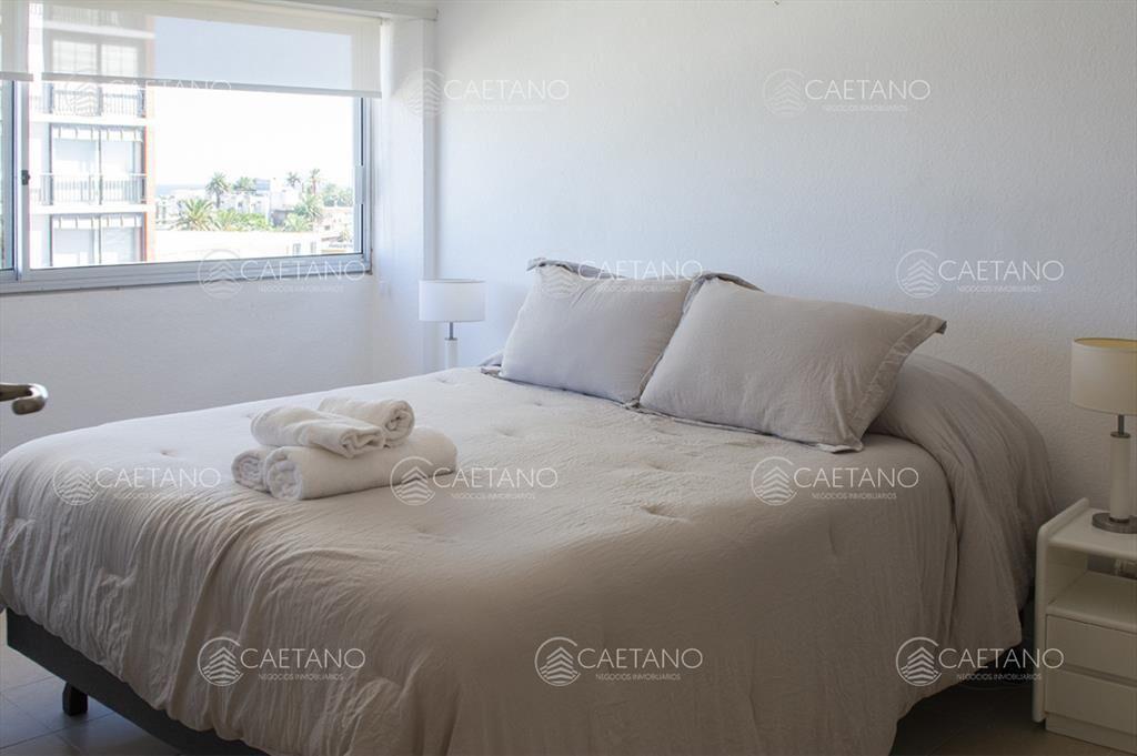 Apartamento de 2 dormitorios con vista al mar en venta en P
