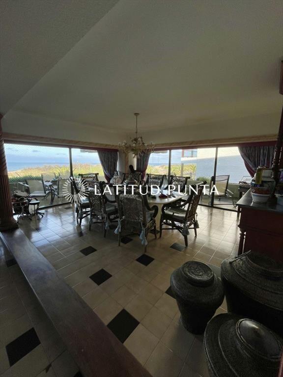 Apartamento en Brava, 4 dormitorios más dependencia