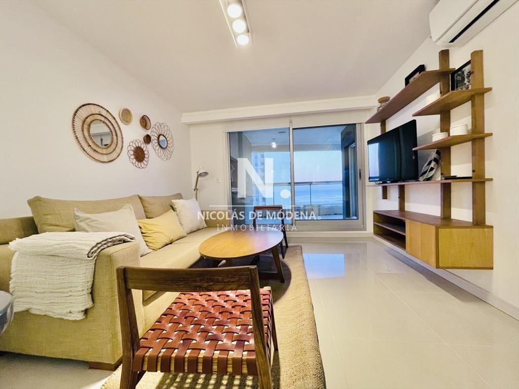 Apartamento de 3 Dormitorios con Parrillero en -