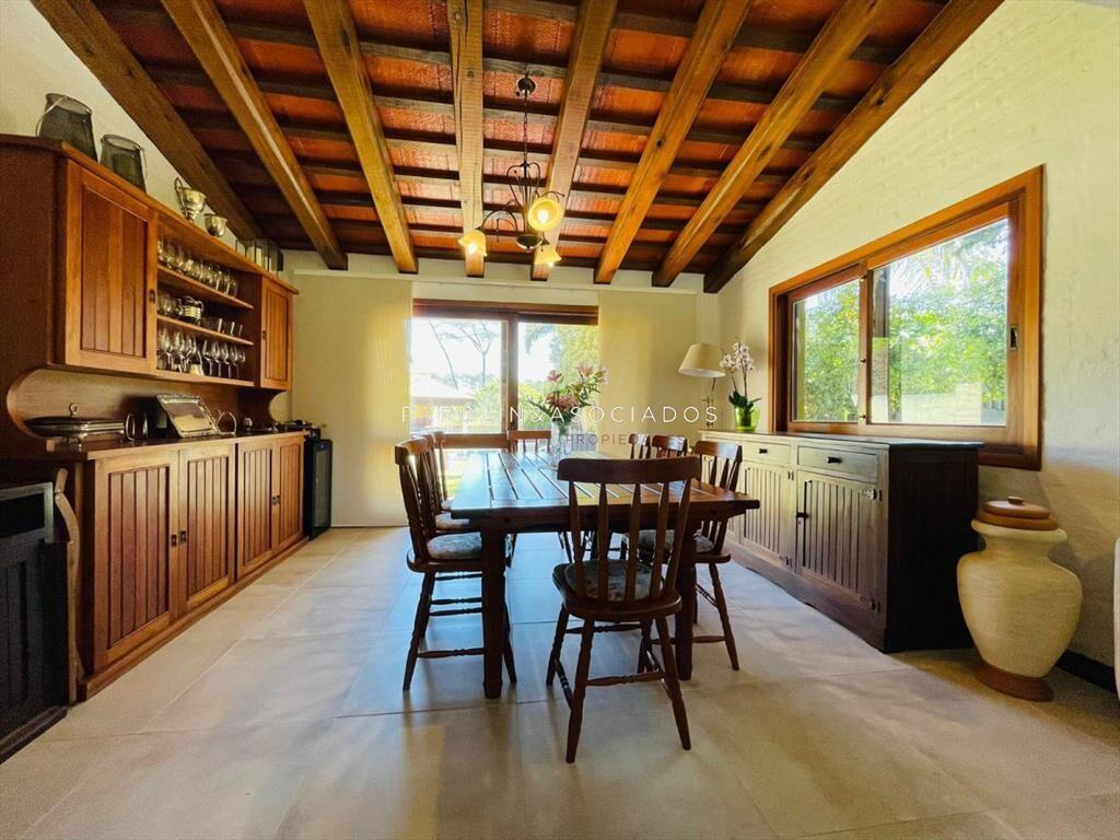 Casa en venta de 4 dormitorios en Beverly Hills, Punta del