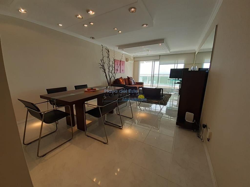 Apartamento en alquiler de temporada de 3 en , ,