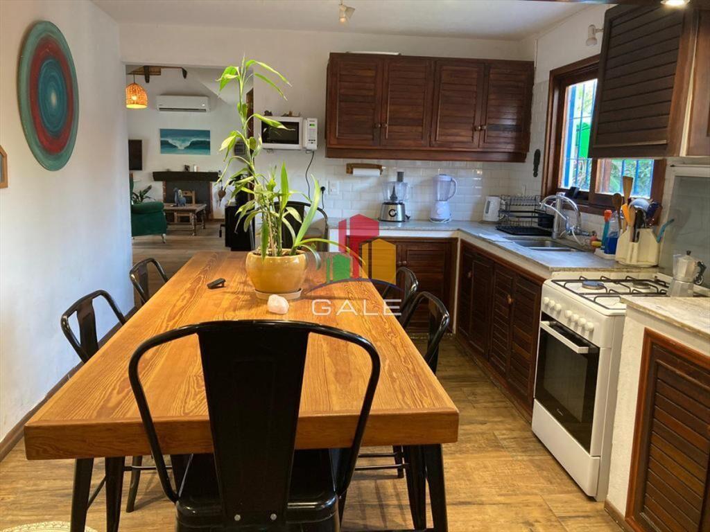 En venta casa espectacular en Pinares, de 3