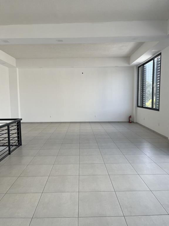IMPONENTE LOCAL COMERCIAL  A ESTRENAR