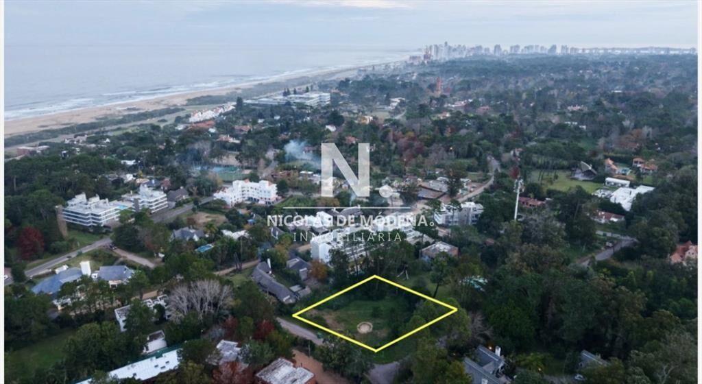 Excelente Terreno de 2100 m2 en Rincón del Indio