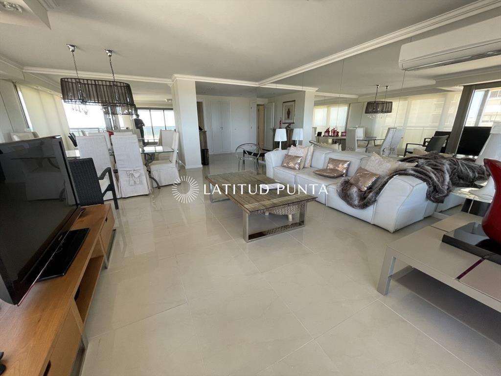 Apartamento en Brava, 3 dormitorios + dependencia