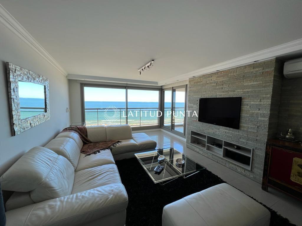 Apartamento 3 dormitorios en suite. Brava