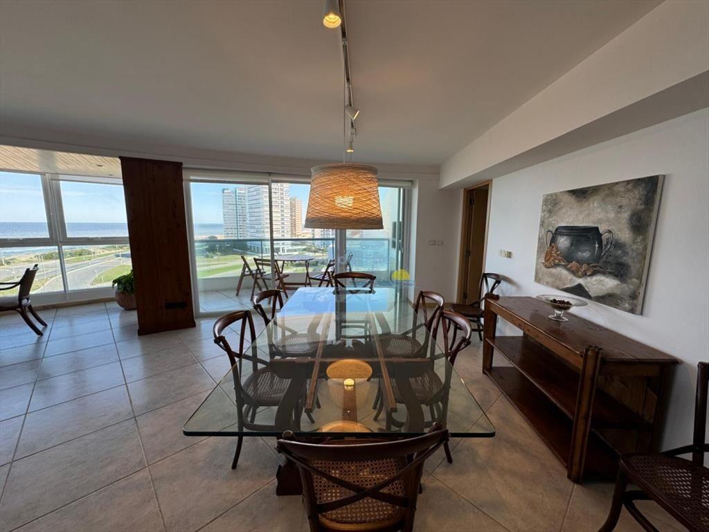 Apartamento en Venta de 3 dormitorios en Punta ,