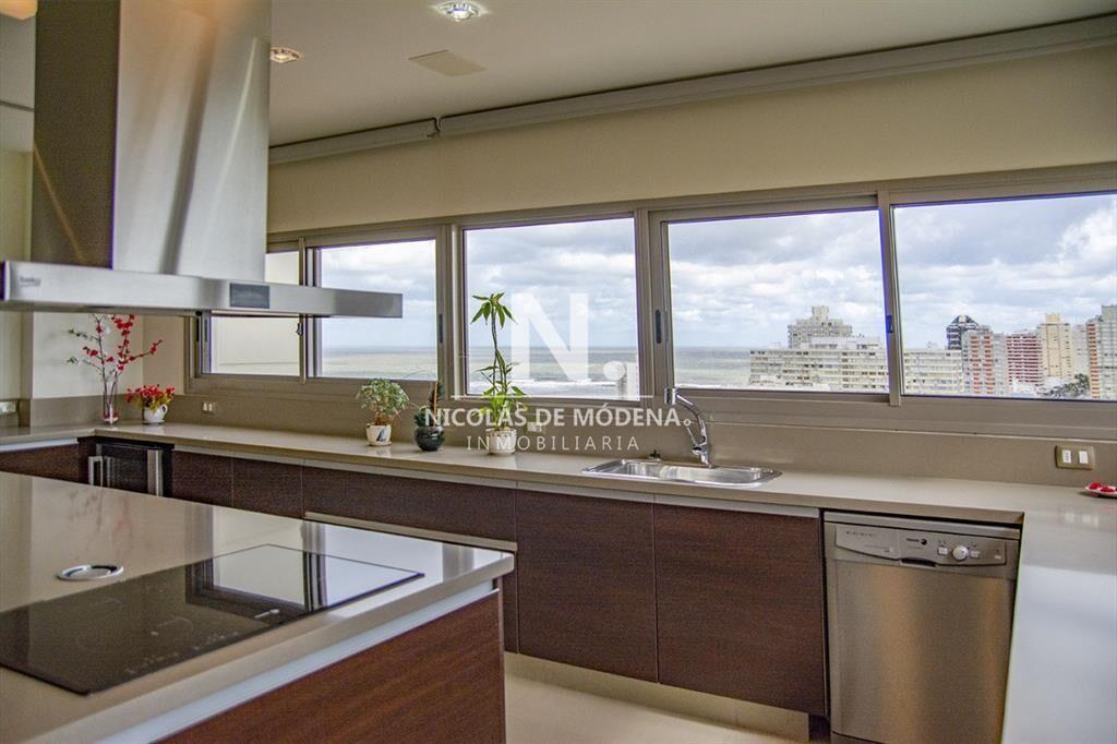 Impresionante penthouse frente al mar.  Torre