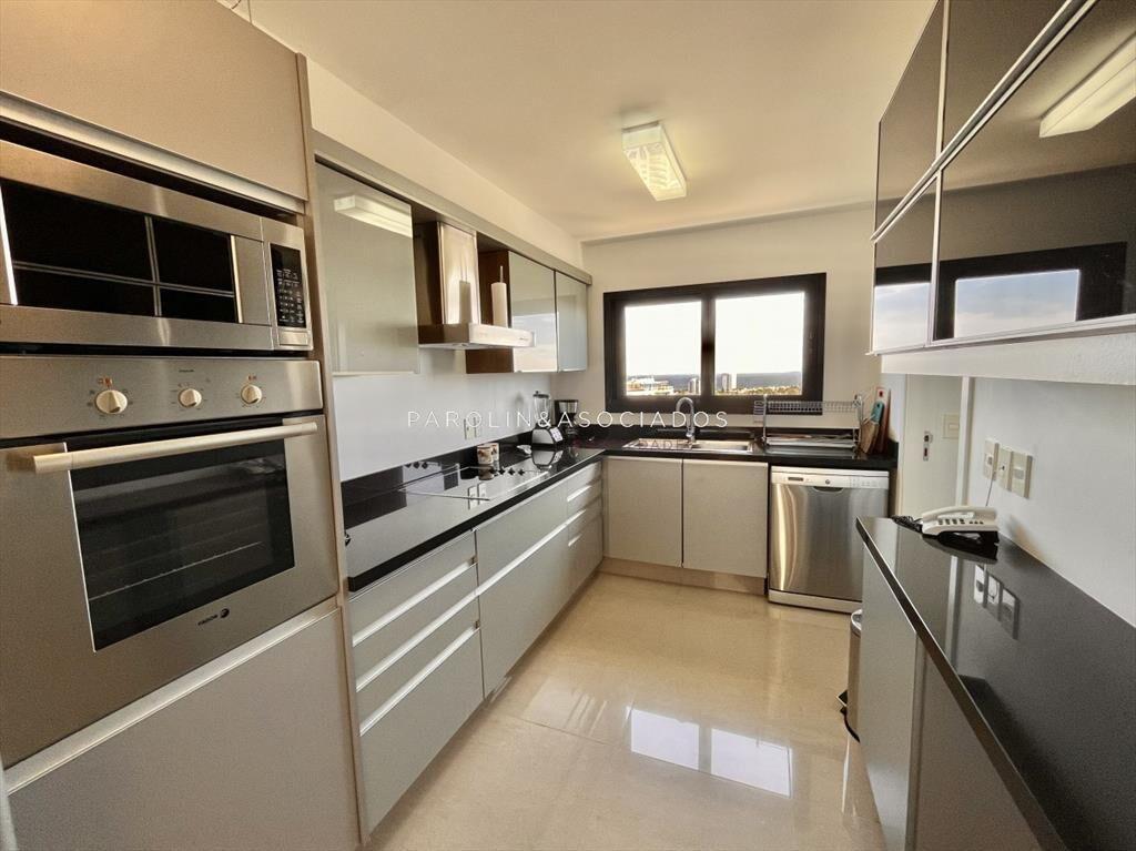 Penthouse de 4 suites en Torre One, Punta del
