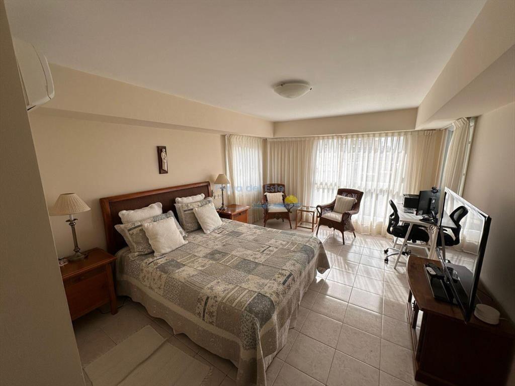 Apartamento en Alquiler de 3 dormitorios en Punta