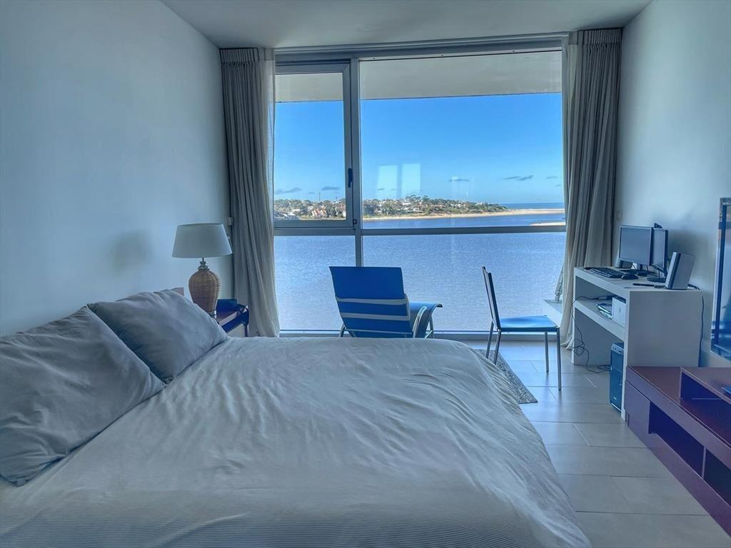 Venta de apartamento en La Barra frente al mar