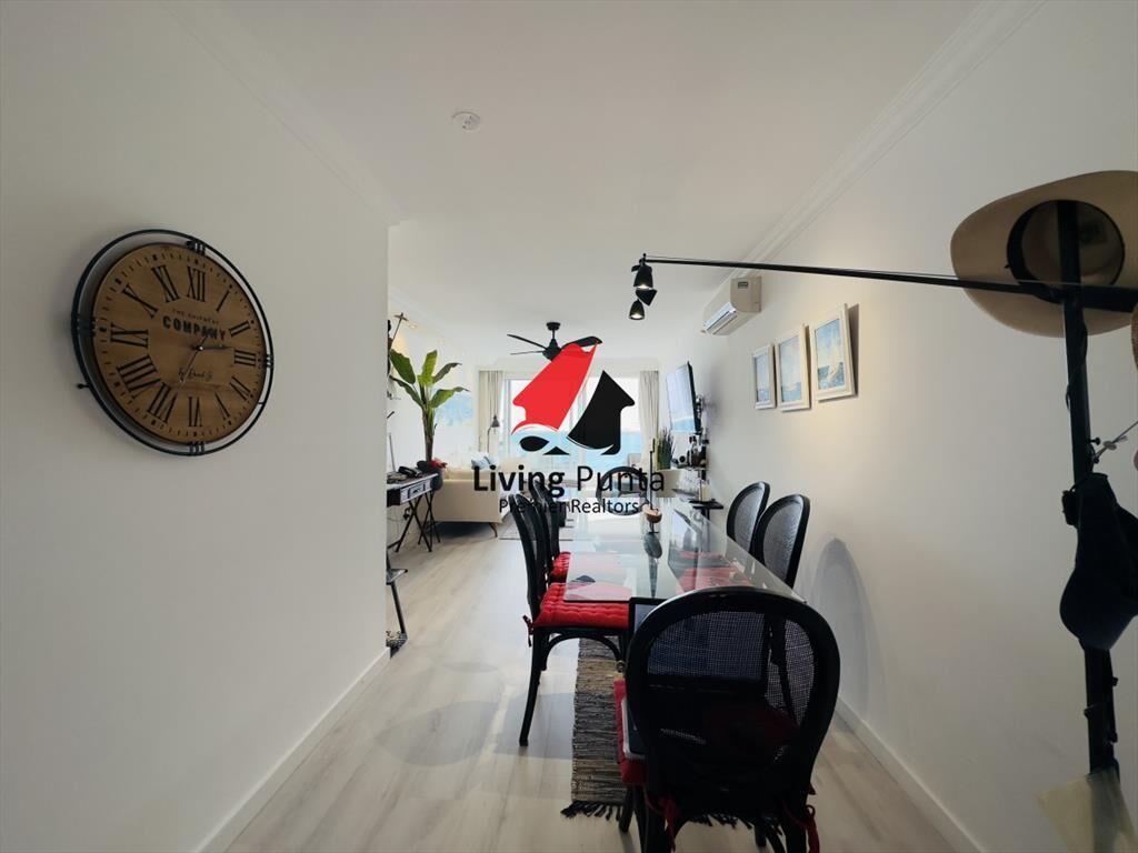 Venta de apartamento de 2 dormitorios Playa mansa con parri