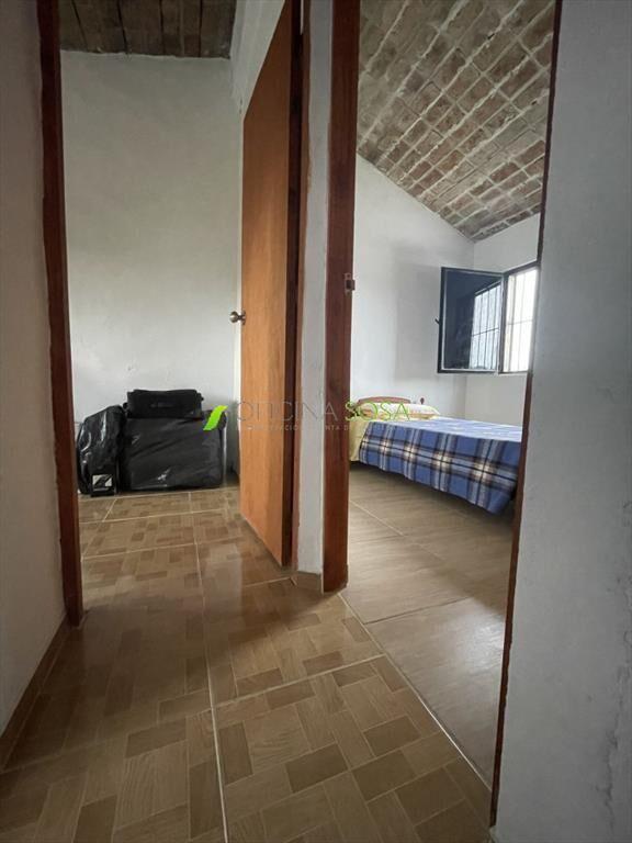 CASA EN COOPEERATIVA CON ENTRADA LATERAL DE VEHICULOS