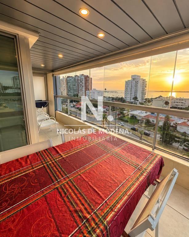 Vende Apartamento de 2 dormitorios con vista parcial al mar