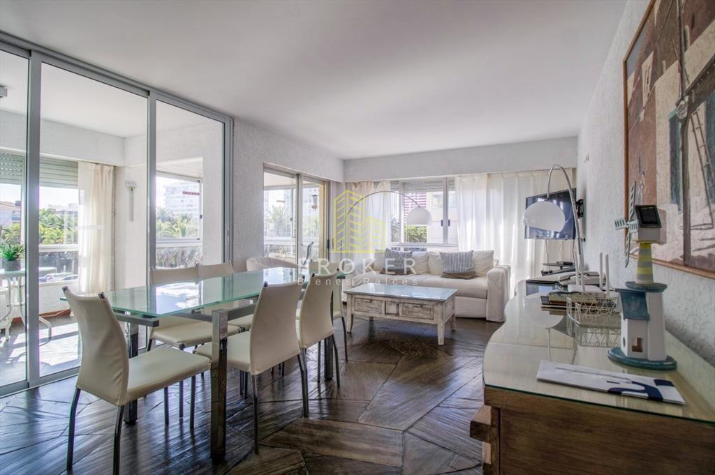 Venta de luminoso apartamento en Peninsula. Punta