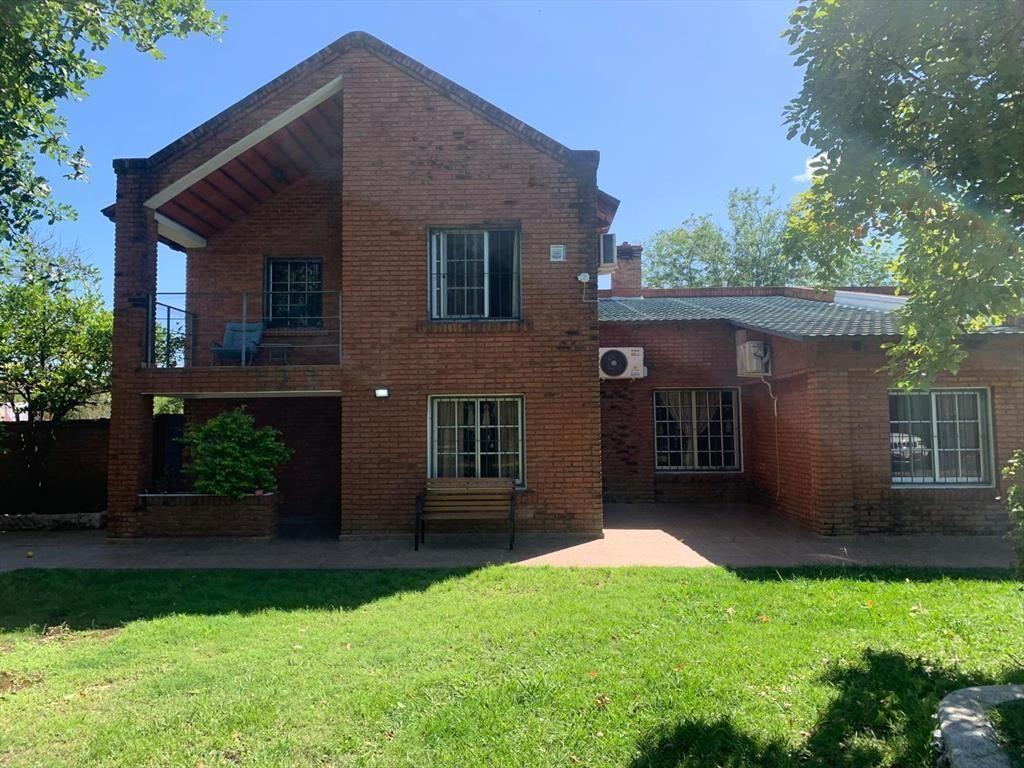 Casa con amplio parque y barbacoa en San Félix.