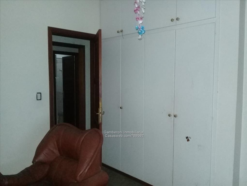Excelente chalet en venta en Colón. Alquilado.