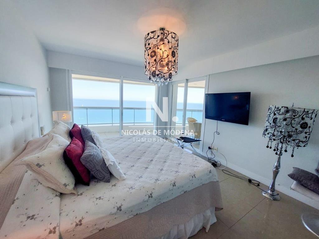 Apartamento frente al mar en edificio Aquarela.