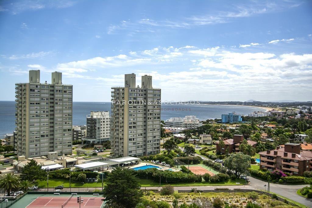 Apartamento en venta de 4 dormitorios con 2 en