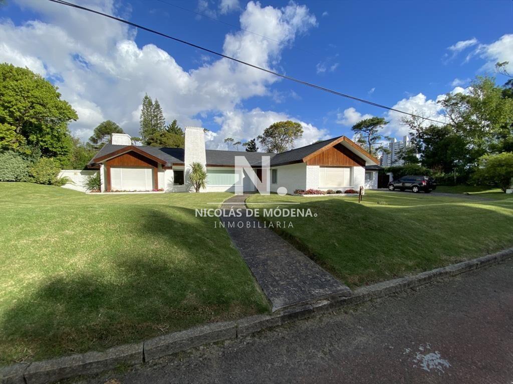 Impecable Residencia en la mansa a pasos del mar