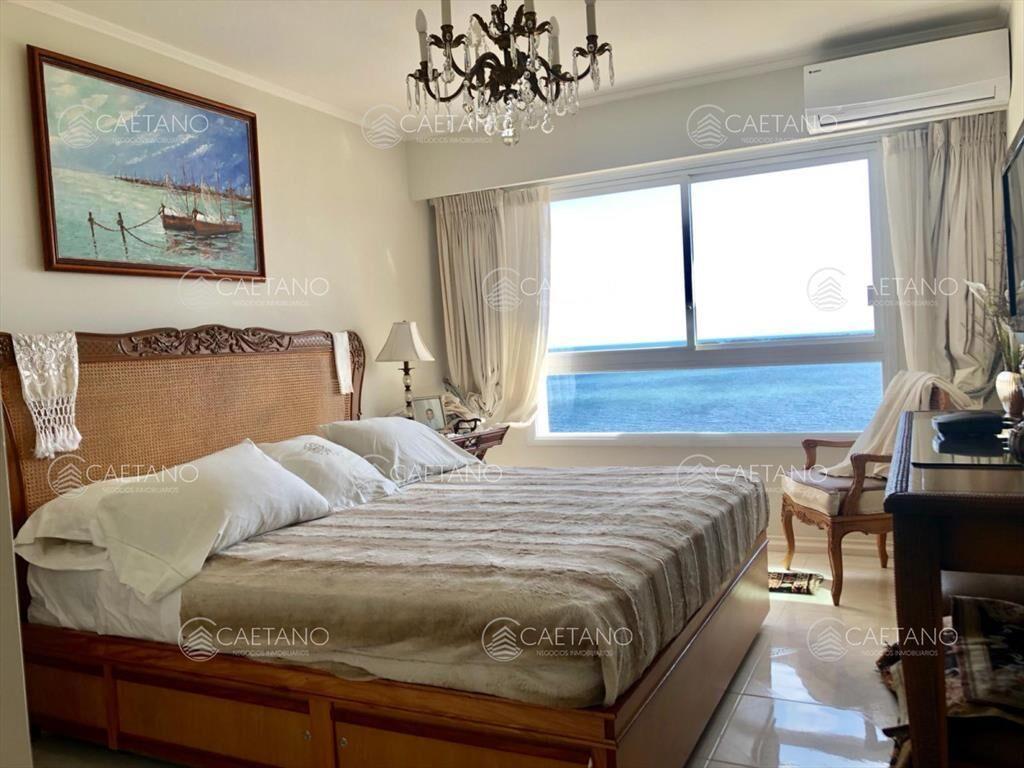Venta apartamento 3 dormitorios + servicio. Playa