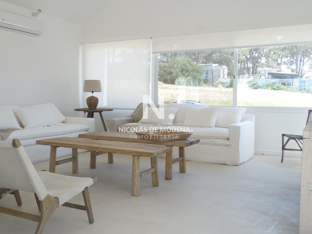 Casa de 5 Dormitorios en Jose Ignacio - Barrio Privado Pina