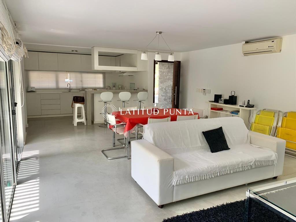 Casa moderna en La Barra