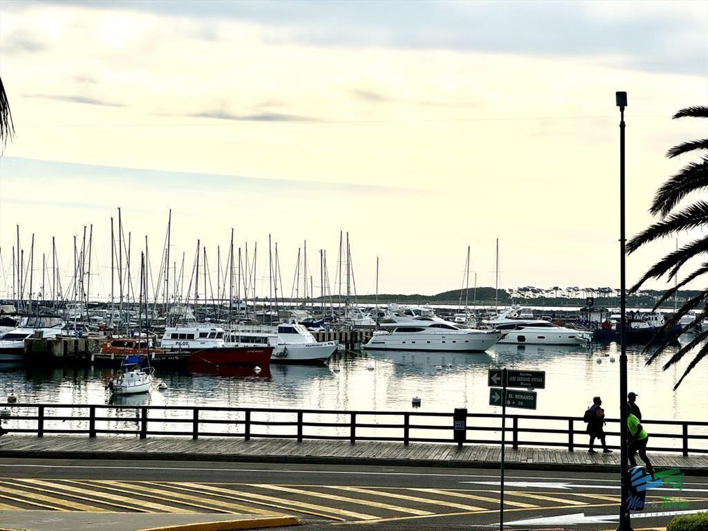 En venta apartamento 3 dormitorios en puerto de Punta del E