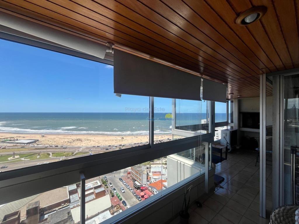 Apartamento de 3 dormitorios en Punta del este ,