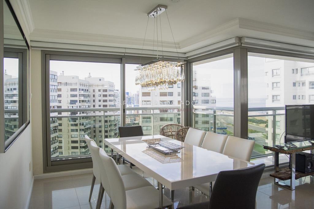 Apartamento de 2 dormitorios en edificio Punta