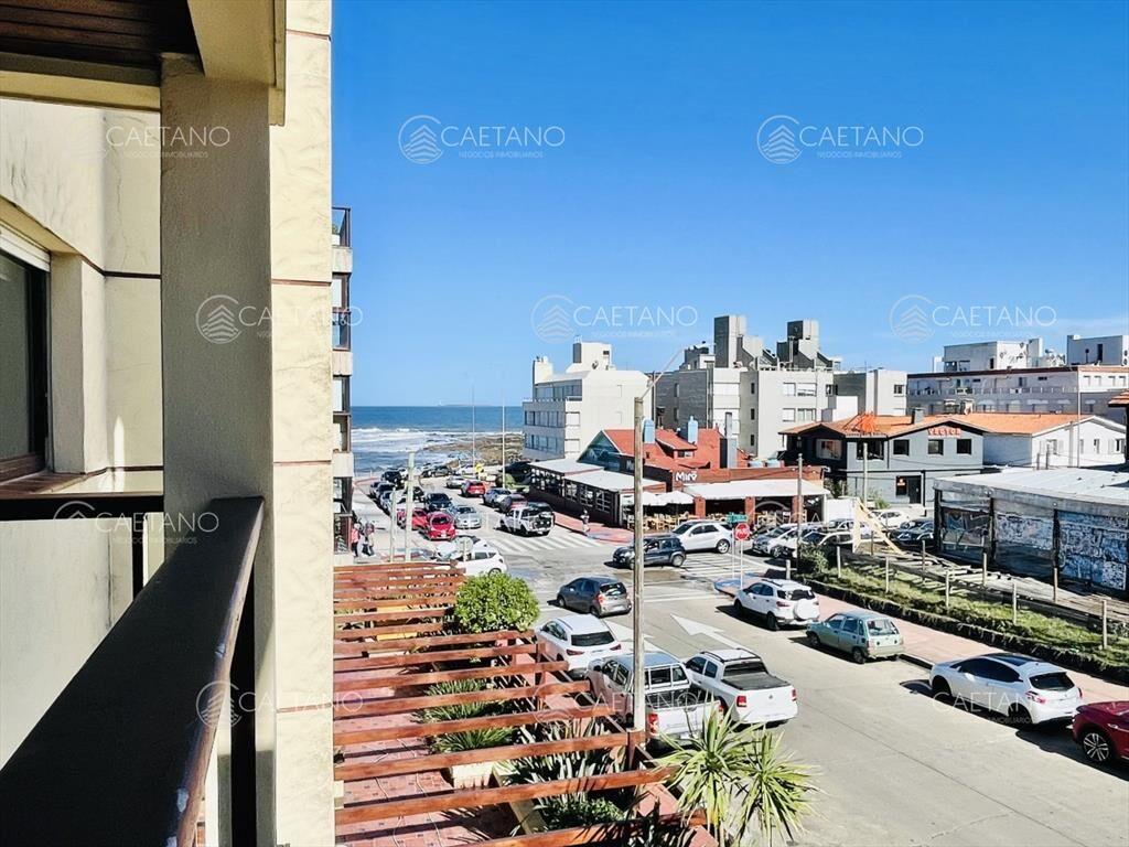 Apartamento de 2 Dormitorios en playa El Emir, -