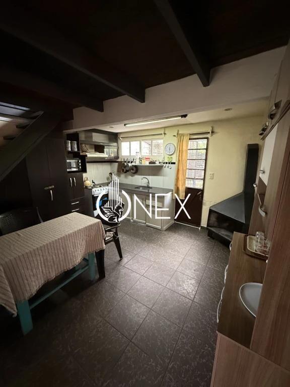 Se venden 2 casas + monoambiente en un mismo -