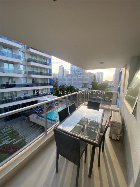 Hermoso apartamento de dos dormitorios a dos de