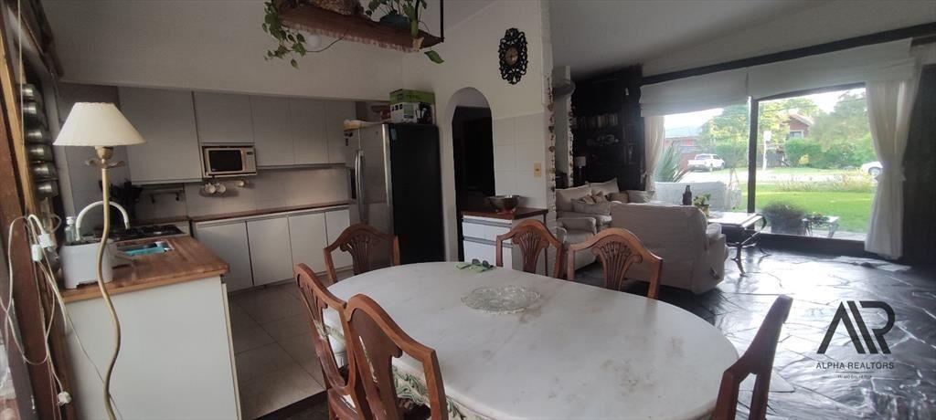 Casa en venta de 4 dormitorios c/ cochera en Jardin Pinares