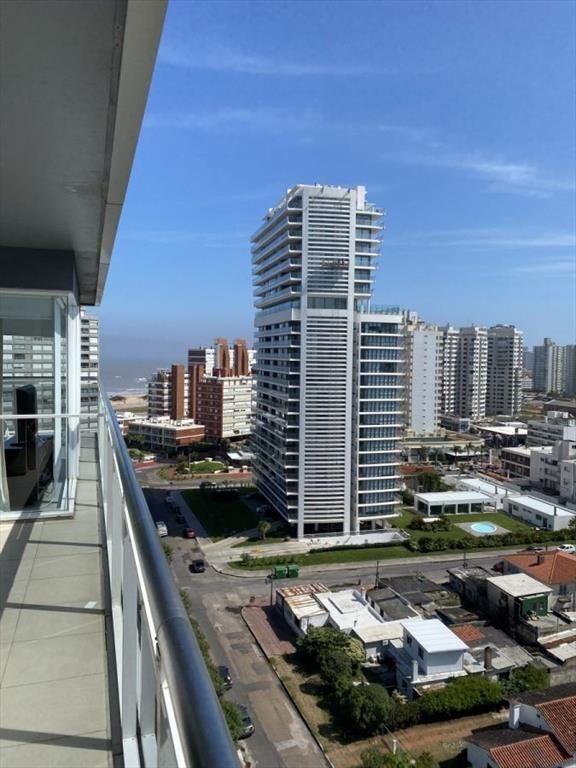 VENTA DE DEPARTAMENTO DE 3 DORMITORIOS TORRE MANHATTAN