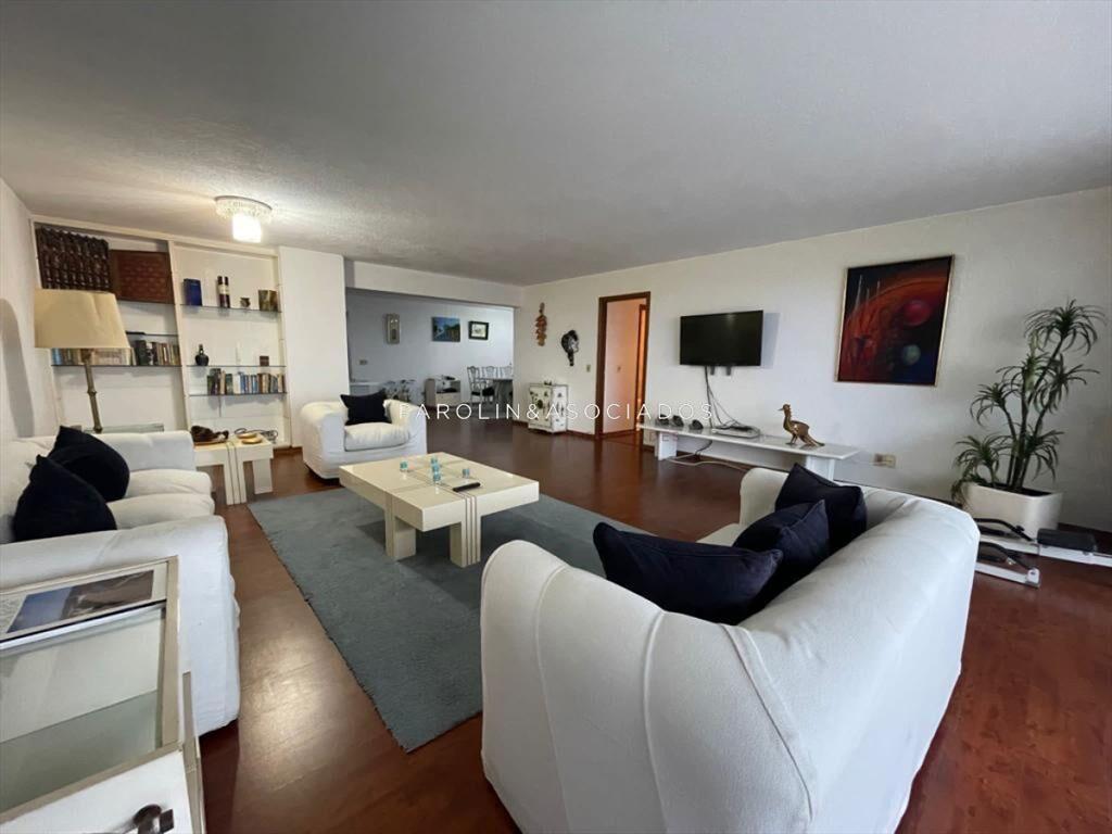 Apartamento en venta de 3 dormitorios en torre
