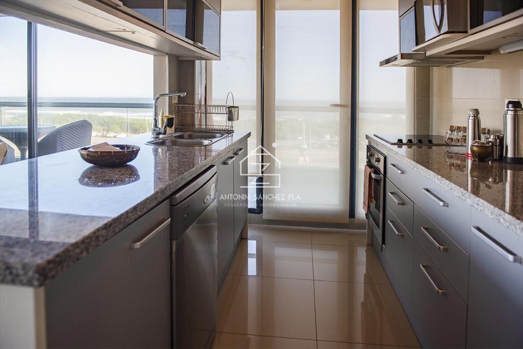 Apartamento Penthouse, frente al mar, playa brava, 3 dormit