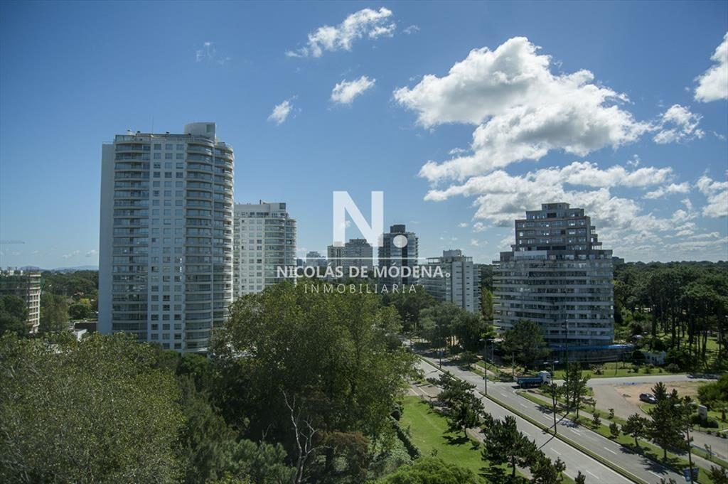 Vende gran apartamento en Brava - Punta del Este
