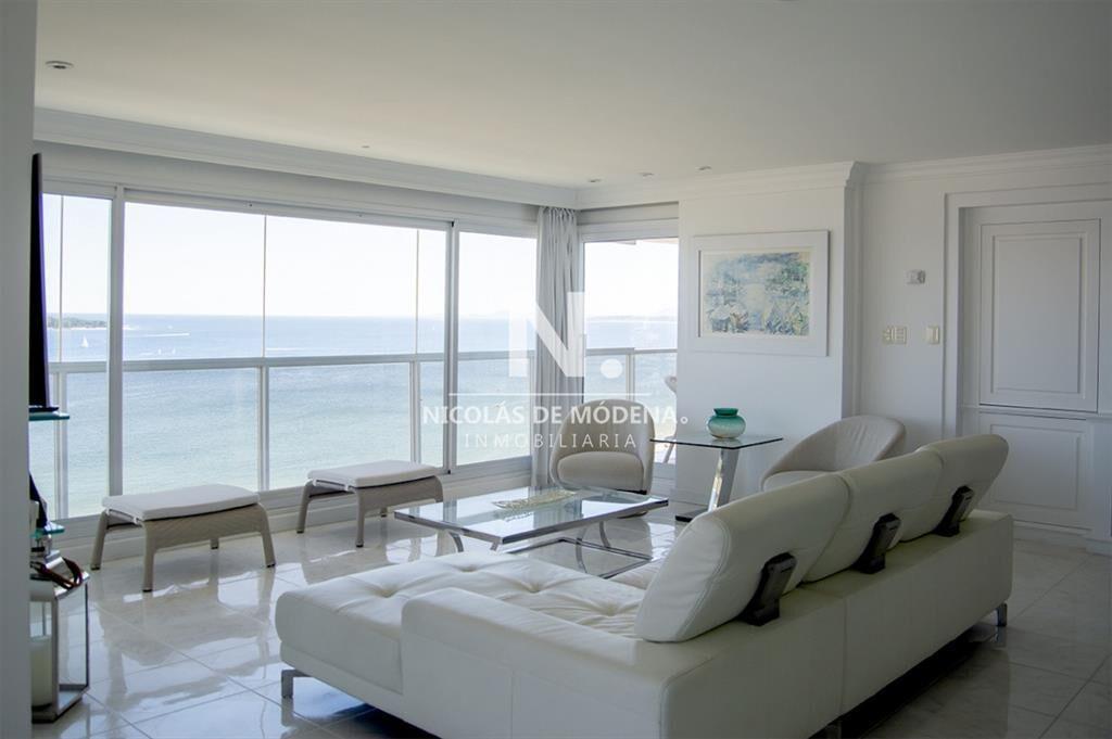 Hermoso Penthouse en venta, en primera linea.
