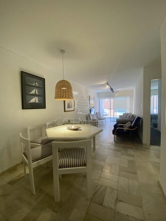 Apartamento de 1 dormitorio con balcón en