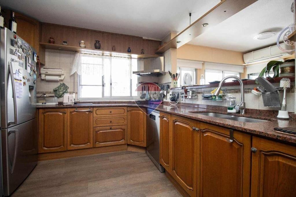Venta apto 4 dormitorios, 3 baños y 2 cocheras
