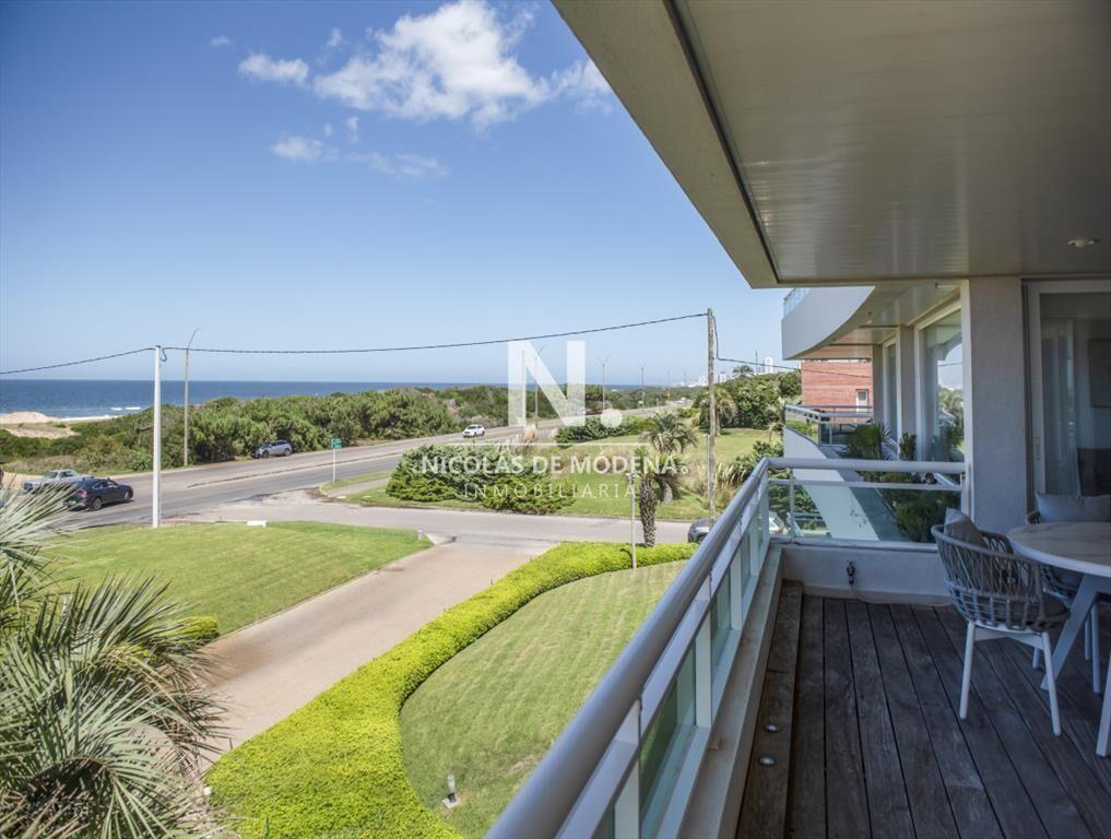 Vende apartamento en aplaya Brava de 3 en suite
