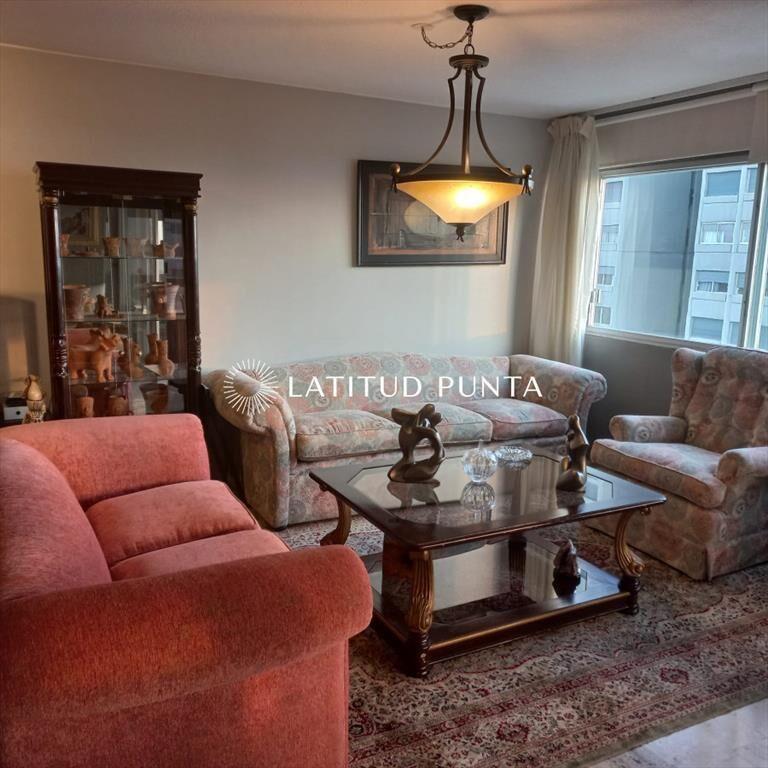 Apartamento en Roosevelt, 3 dormitorios más