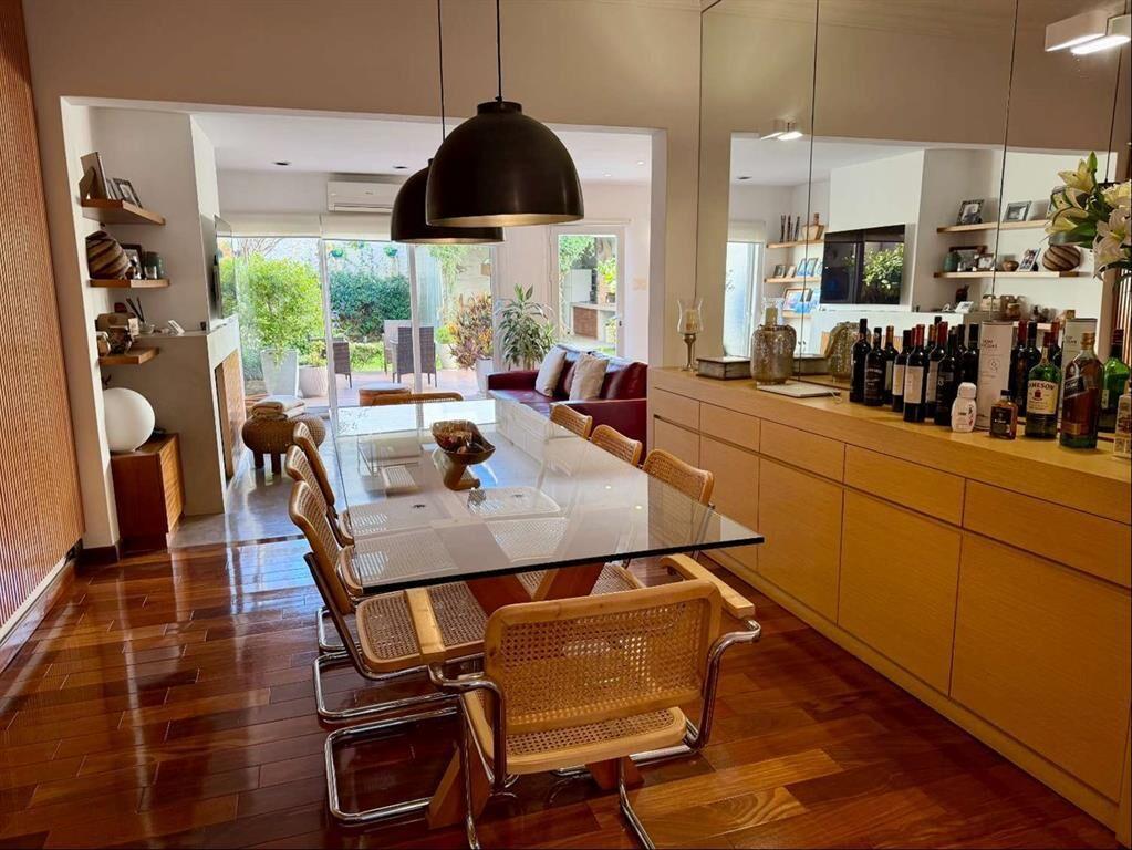 Venta casa 5 dormitorios, fondo verde con parrillero, 2gara